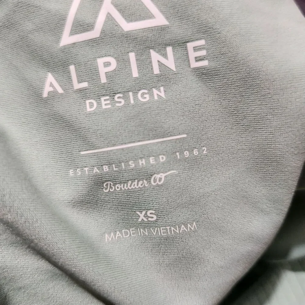 Alpine Design Sports Bra Size XS Light Green Color Removable Pads Crop top. New